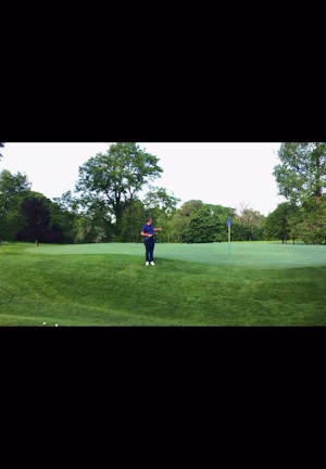 How to Approach a Challenging Chip Shot on the Second Hole